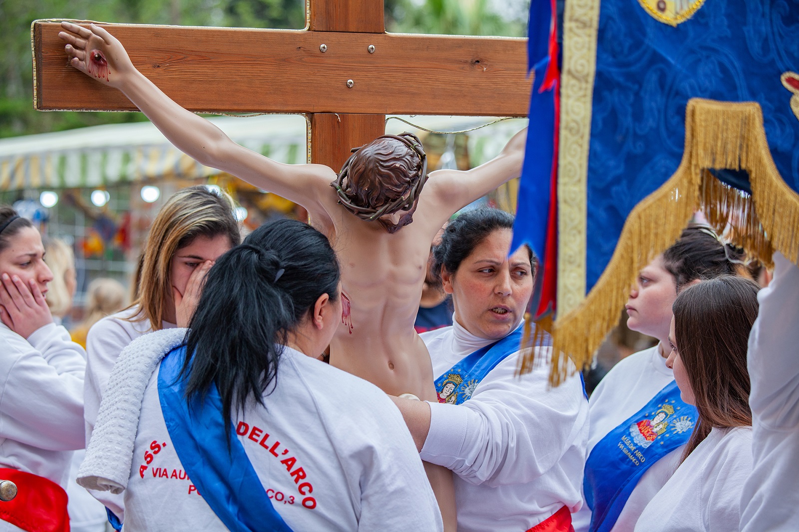 La processione religiosa delle Paranze dei devoti alla Madonna dell'Arco - Ulisse online