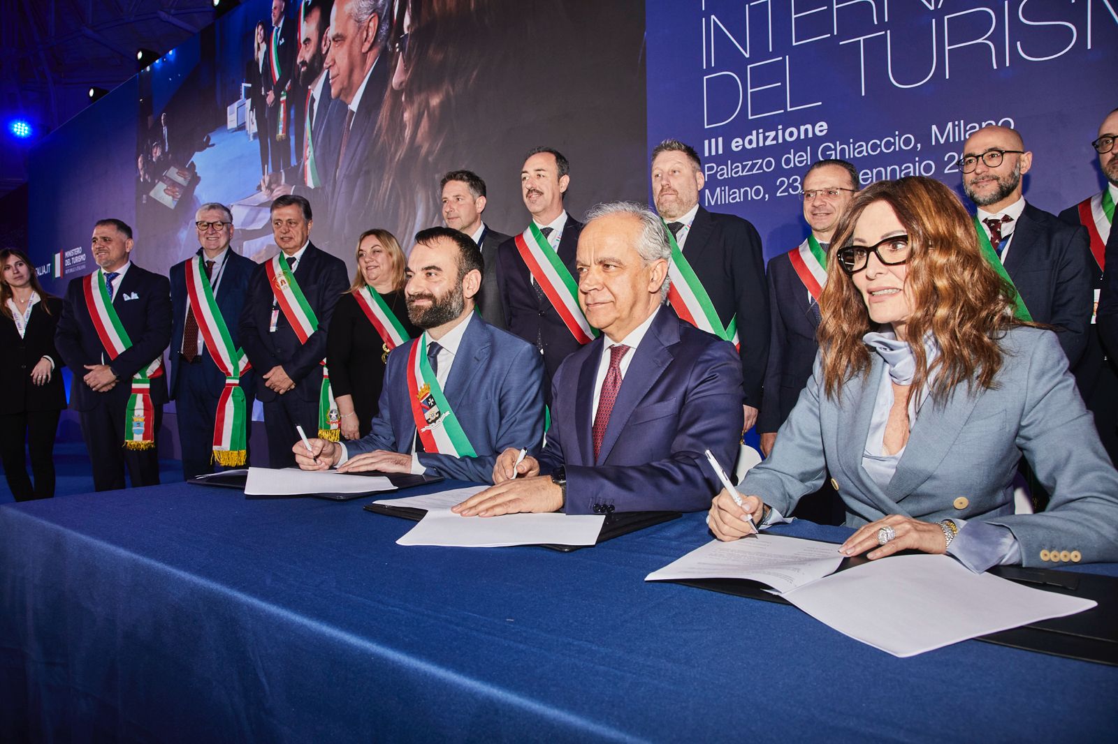 Turismo, nasce il Tavolo per la Carta di Amalfi: accordo firmato a Milano -  Ulisse online