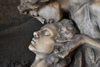 cimitero tomba angelo