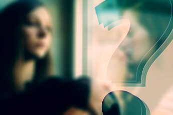 domanda punto interrogativo donna