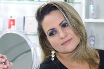 specchio donna empatia sorriso