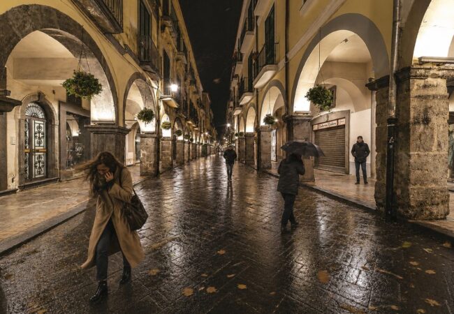 portici di cava con vento