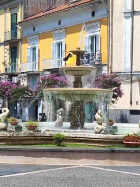 piazza duomo cava fontana dei delfini