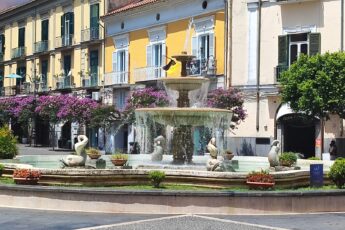 piazza duomo cava fontana dei delfini