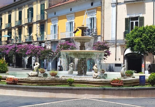 piazza duomo cava fontana dei delfini