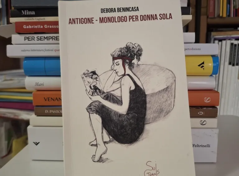 “Antigone – monologo per donna sola” di Debora Benincasa