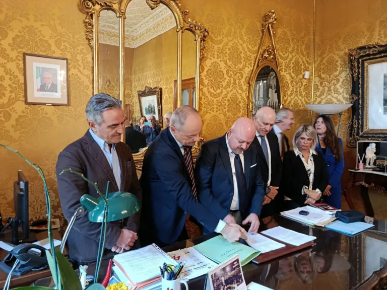 Cava de’ Tirreni, svolta per la Manifattura Tabacchi: firmato l’accordo per il recupero dello storico edificio