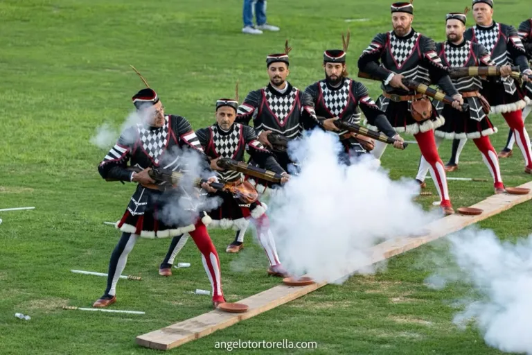 Cava de’ Tirreni, una tesi che racconta l’identità cittadina: la memoria degli Archibugieri SS. Sacramento diventa ricerca accademica