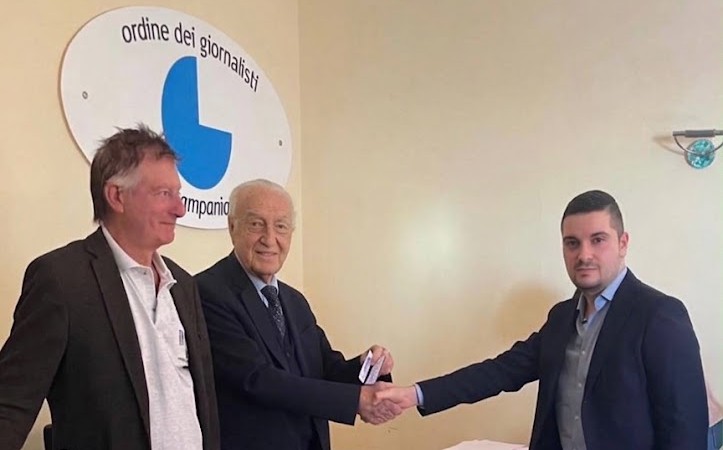 Cava de’ Tirreni, i migliori auguri ad Andrea Polichetti: ieri a Napoli ha ritirato il tesserino di giornalista